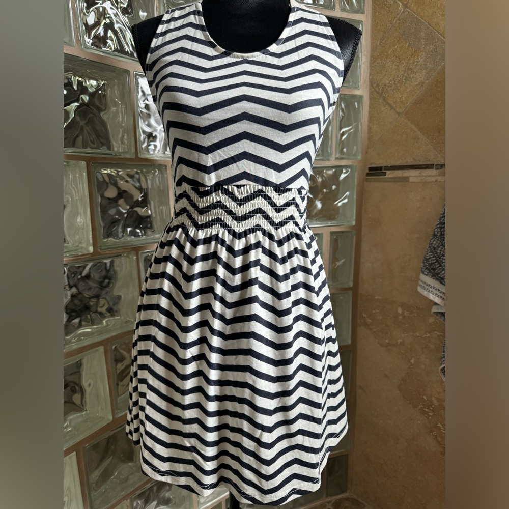 Ocean Drive Women’s Chevron Summer Dress Size Medium. Preowned/Good Condition.